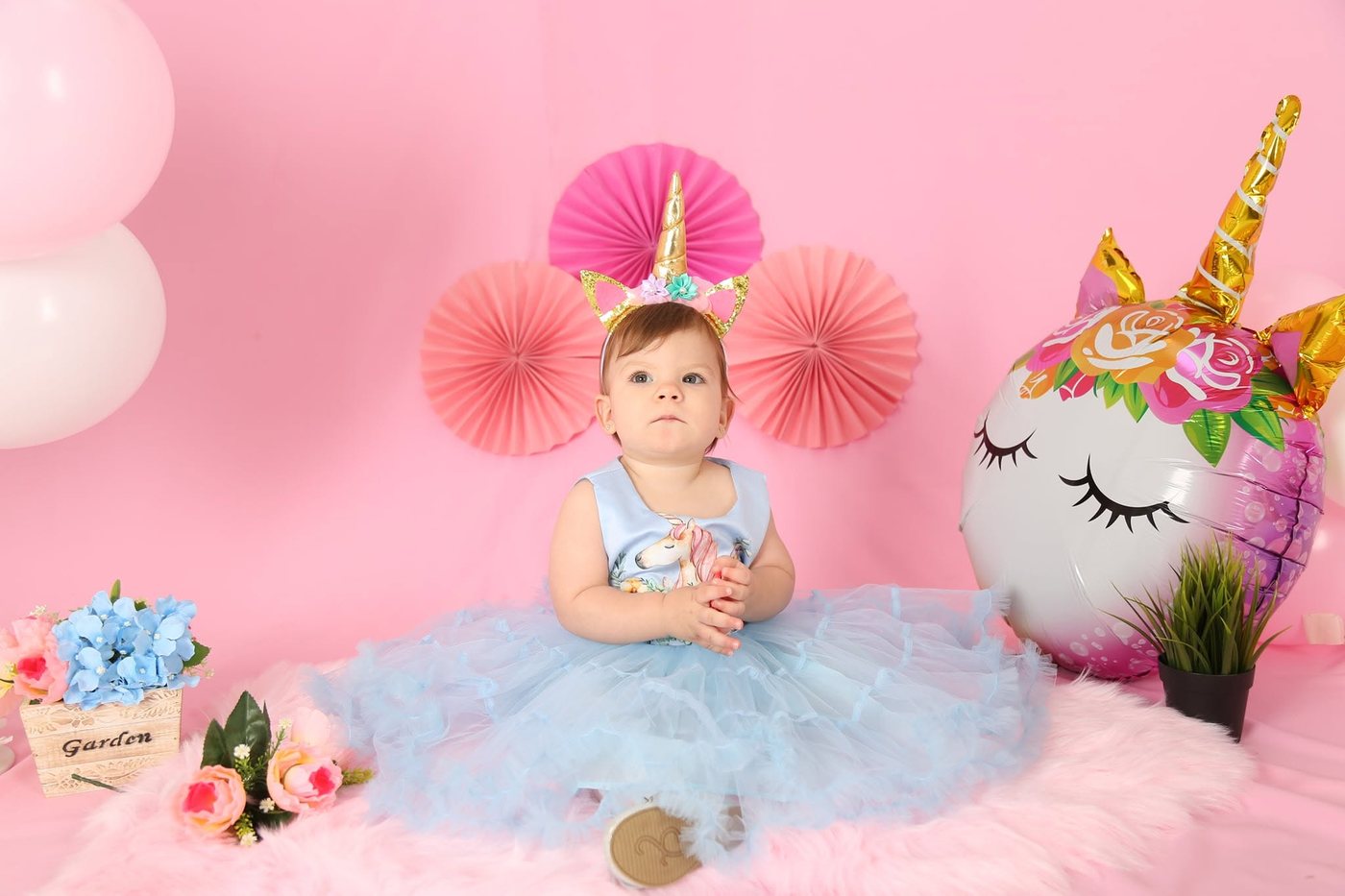 Children's cake smash photography by ShineClicksEU